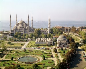 Veduta della Moschea Blu (Sultan Ahmet Camii) costruita 1609-16
